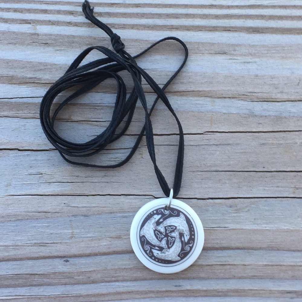 Dolphin Triskele Porcelain pendant necklace - Picture 6 of 8